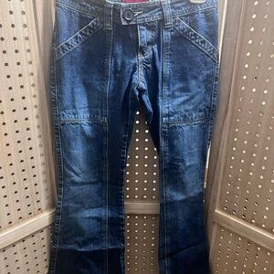 Unionbay jeans size 3. Medium dark wash. Detailed pant leg.